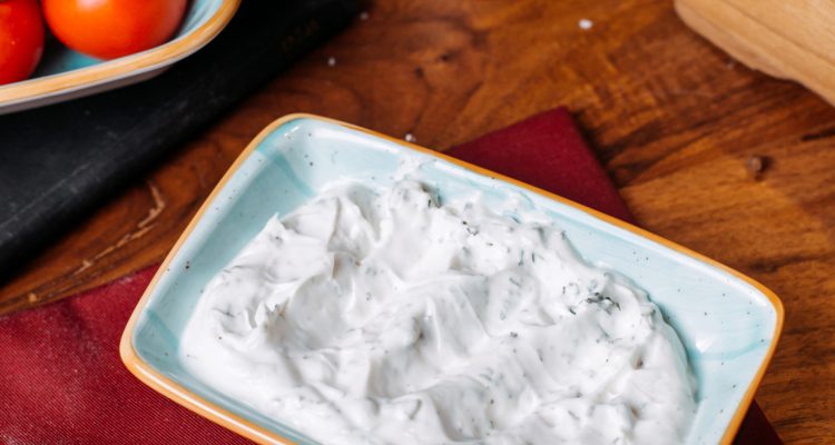 Sauce au roquefort crémeuse : la recette parfaite pour vos repas festifs !